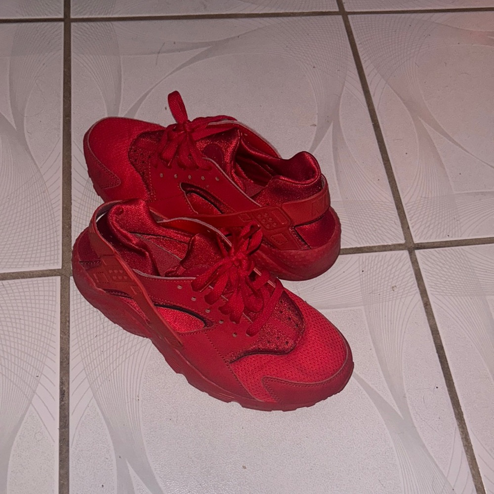 Women’s red Nike hurache